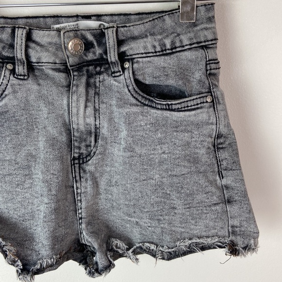 ✨3/$25✨ Refuge Denim High Rise Gray Jean Shorts - 0 - Picture 4 of 8